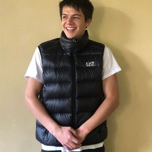 ea7 sleeveless jacket